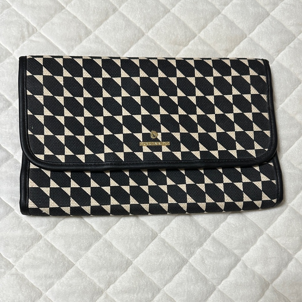 Spartina Black  and Cream Geometric Makeup